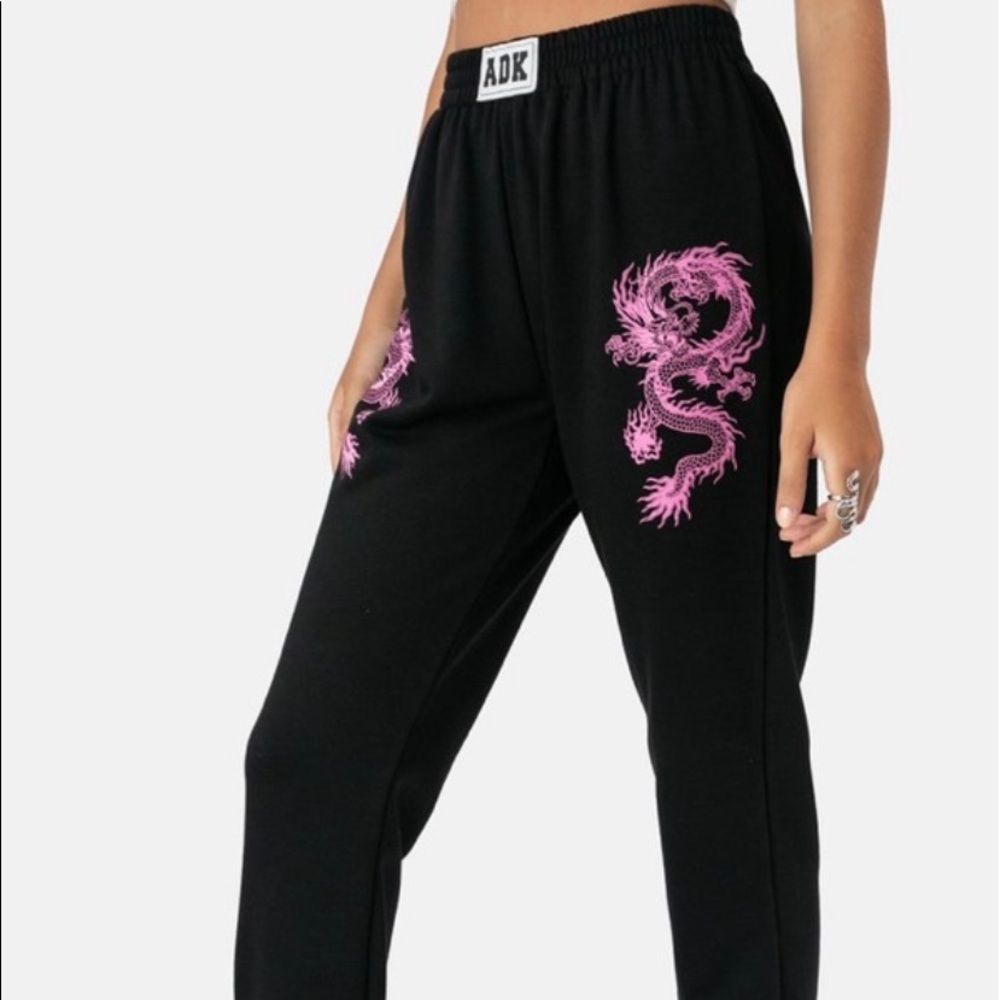 Adika ‘Tokyo Sweatpants’ in black with pink dragon